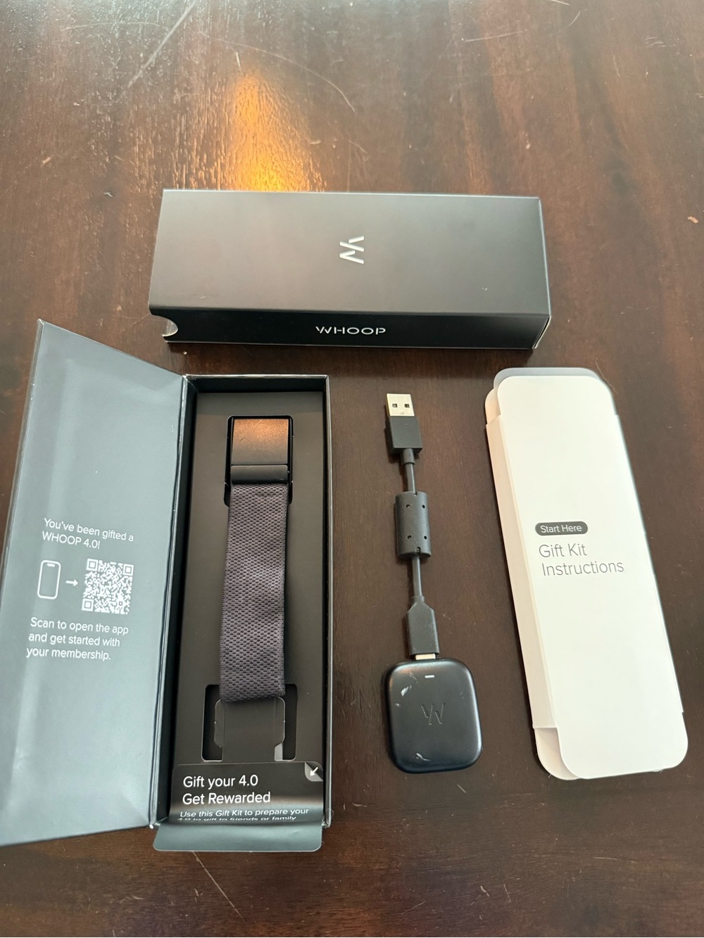 WHOOP 4.0 Fitness Band Gift Kit - Black Strap